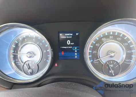 2012 Chrysler 300C Luxury Series z USA, uszkodzony, nr VIN 2C3CCAPT5CH253894